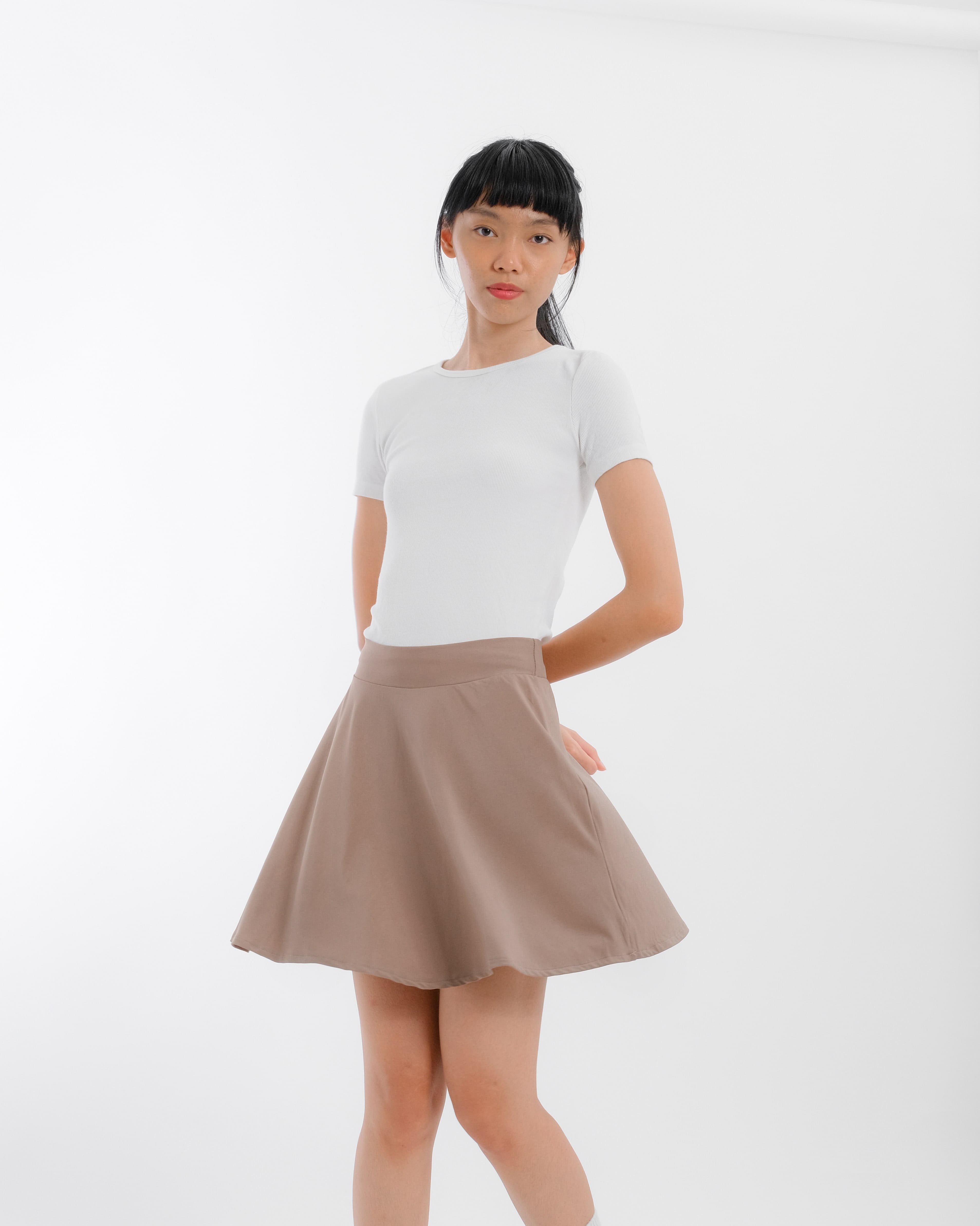 Enola Skirt – Rok Olahraga Wanita Hijab Friendly, Sporty & Modest, Nyaman untuk Workout